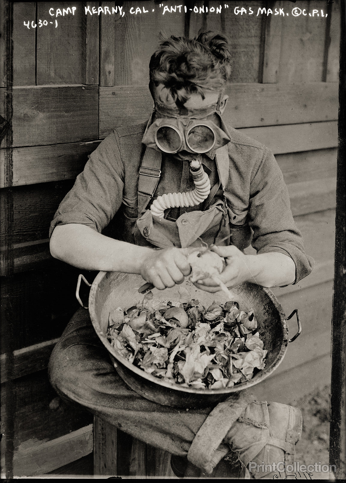 Vintage 5x7 Photo Print World War I Gas masks .. Historic.. 
