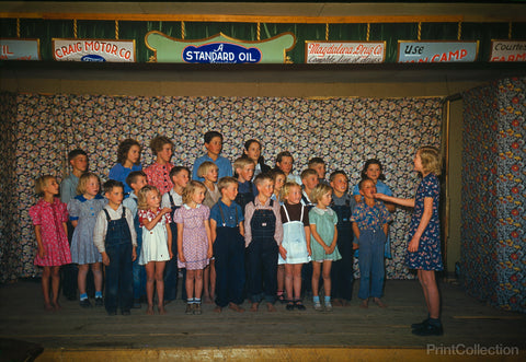 Barefoot Children Sing in Pie Town, 1940