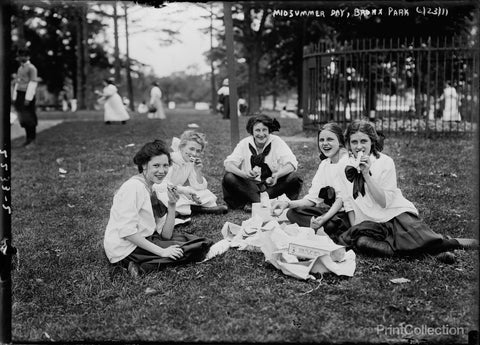 Women, Midsummer Day, Bronx Park